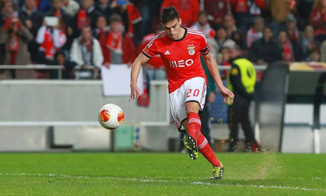 Video: Siêu phẩm sục bóng qua hàng rào của Nicolas Gaitan tại Europa League